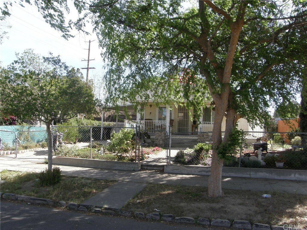 Property Photo:  832 Webster Street  CA 92374 