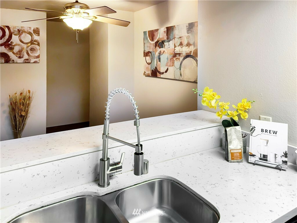Property Photo: 611 SW 5th Court A303 WA 98057