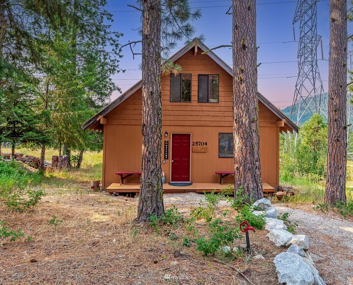 Property Photo:  25704 Bridle Lane  WA 98826 