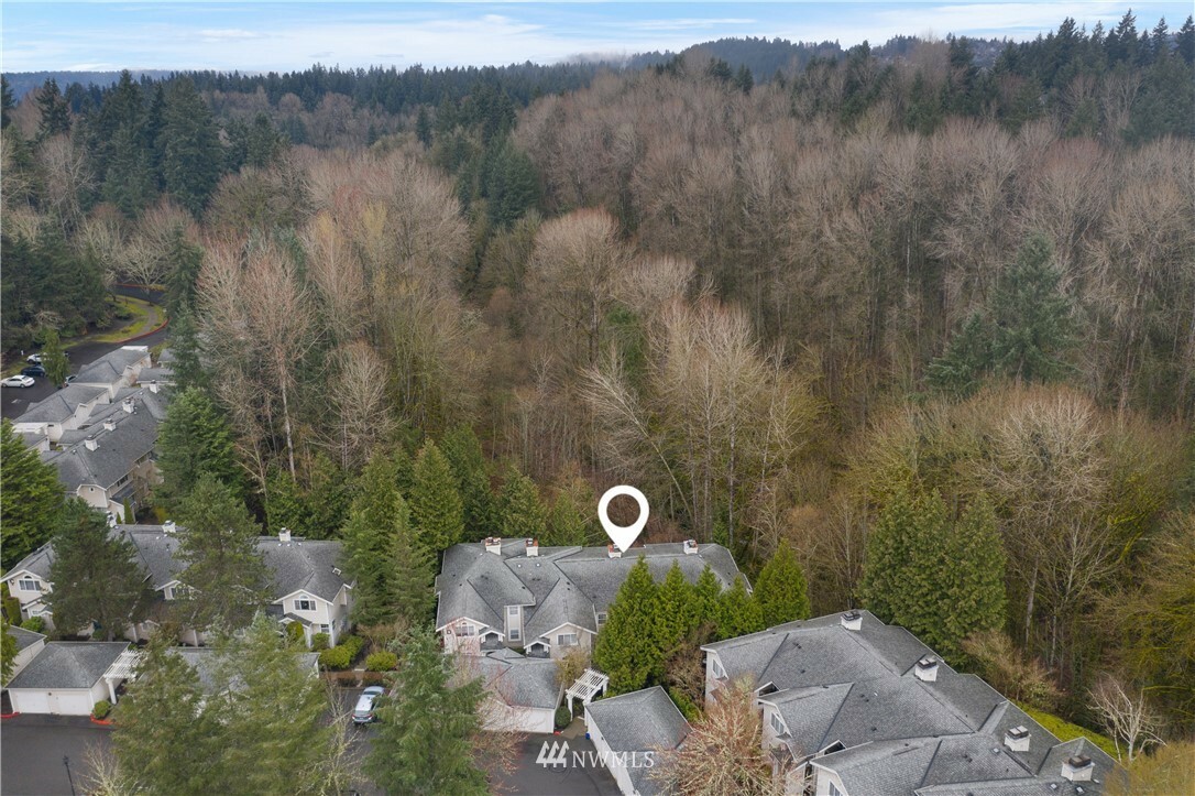 Property Photo:  2300 Jefferson Avenue NE D-116  WA 98056 