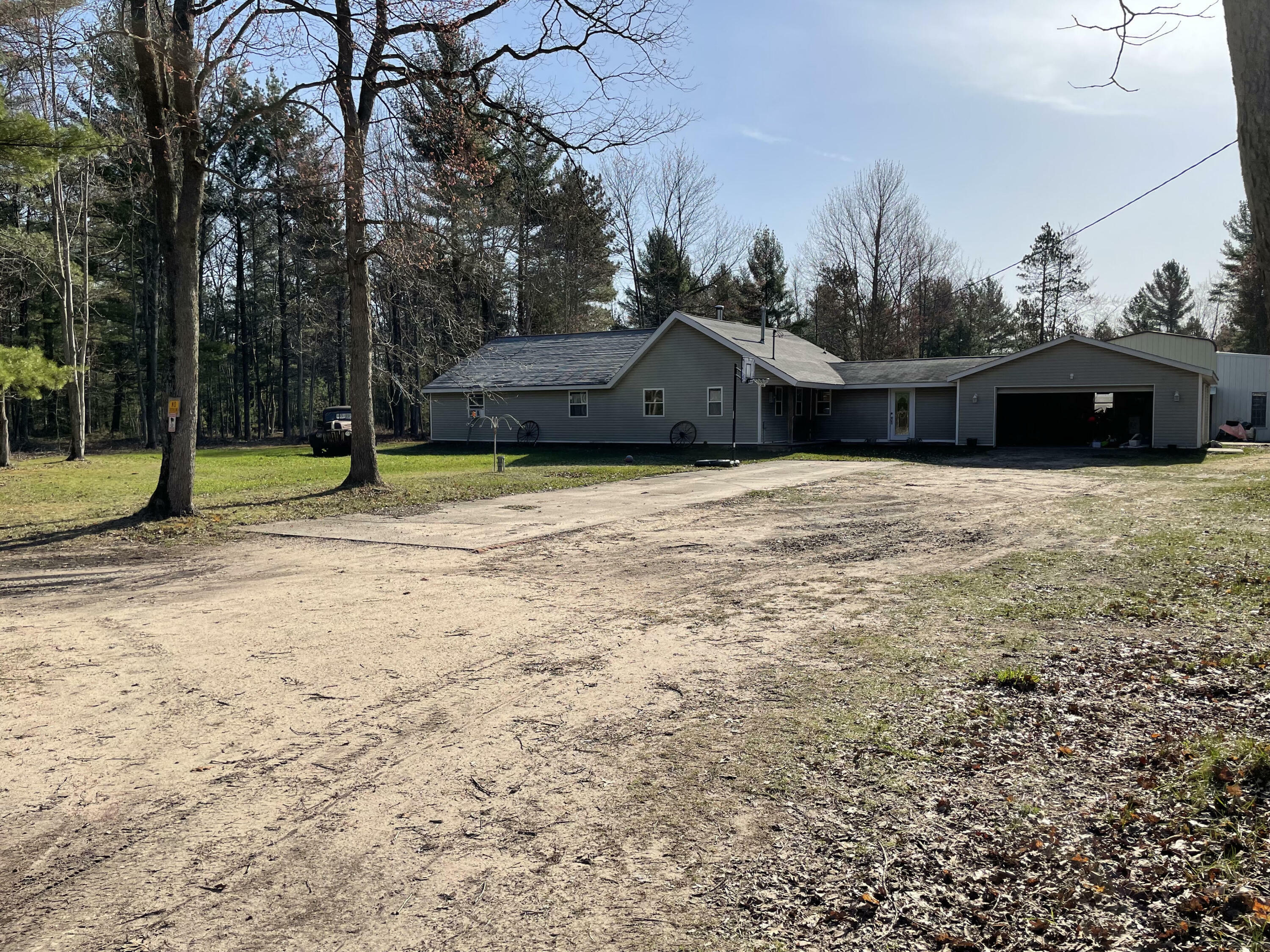 Property Photo: 10560 N Tuttle Road MI 49411