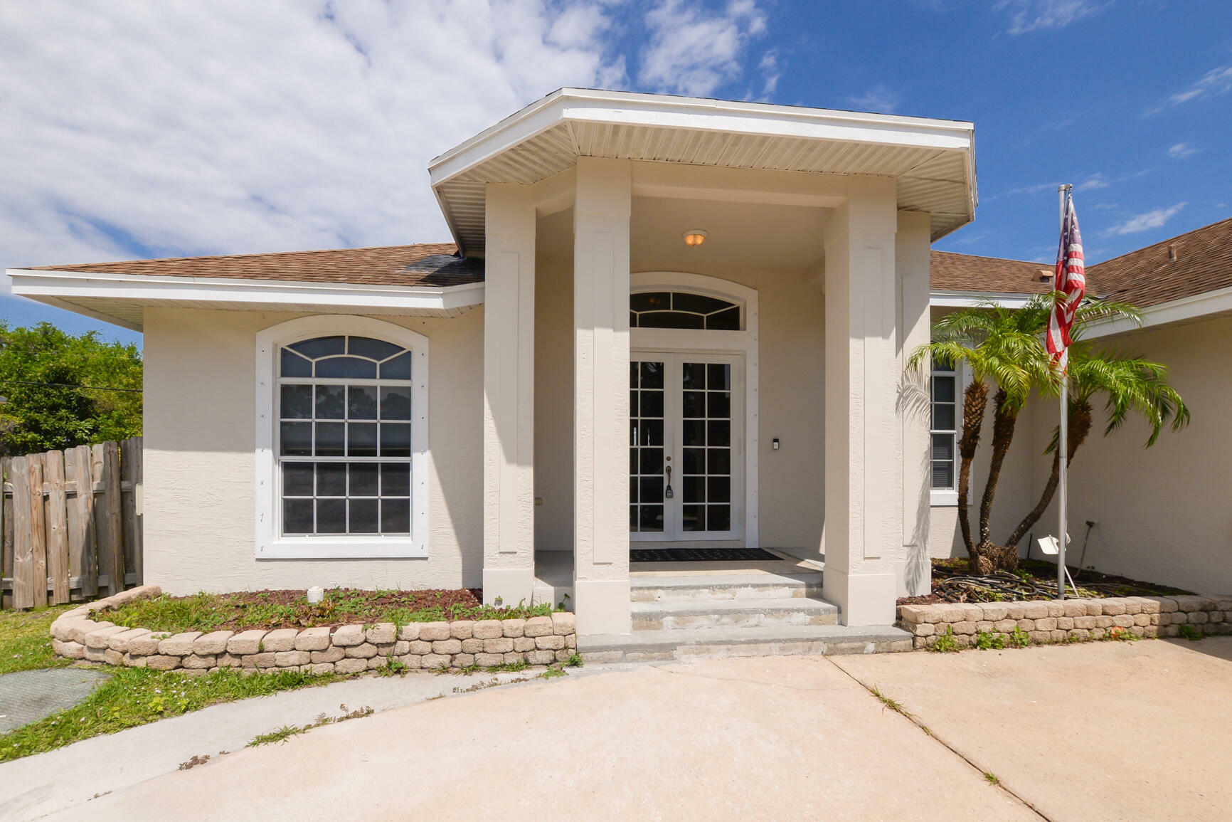 Property Photo:  766 NW Bayshore Boulevard  FL 34983 