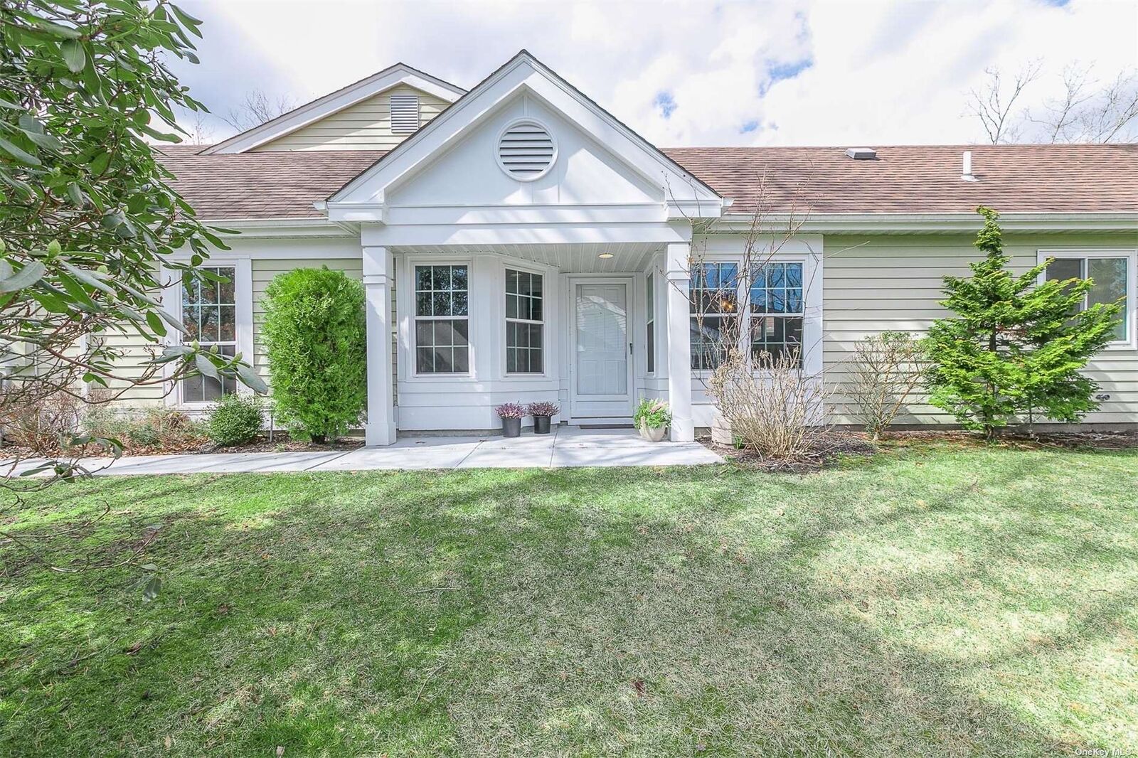 Property Photo:  5 Villanova Court 5  NY 11961 