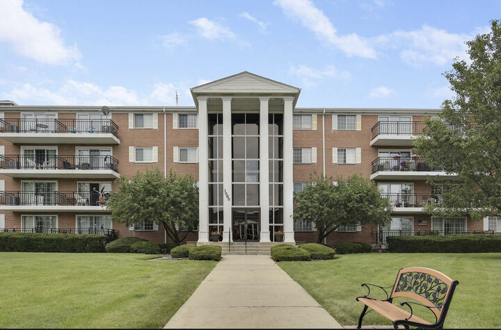 1060 N Farnsworth Avenue 1311  Aurora IL 60505 photo