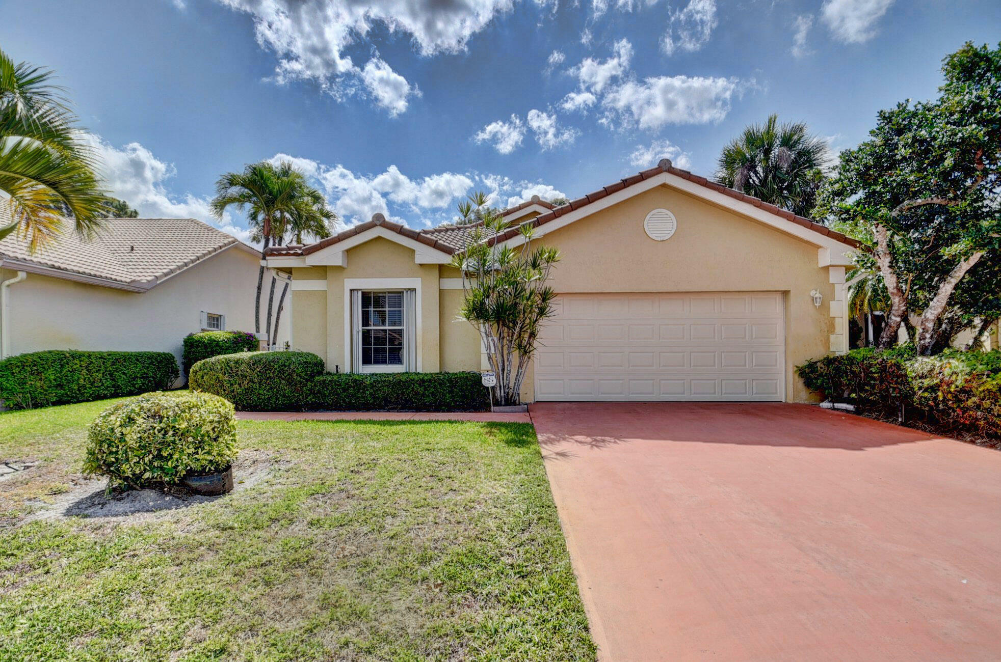 Property Photo:  1862 S Club Drive  FL 33414 