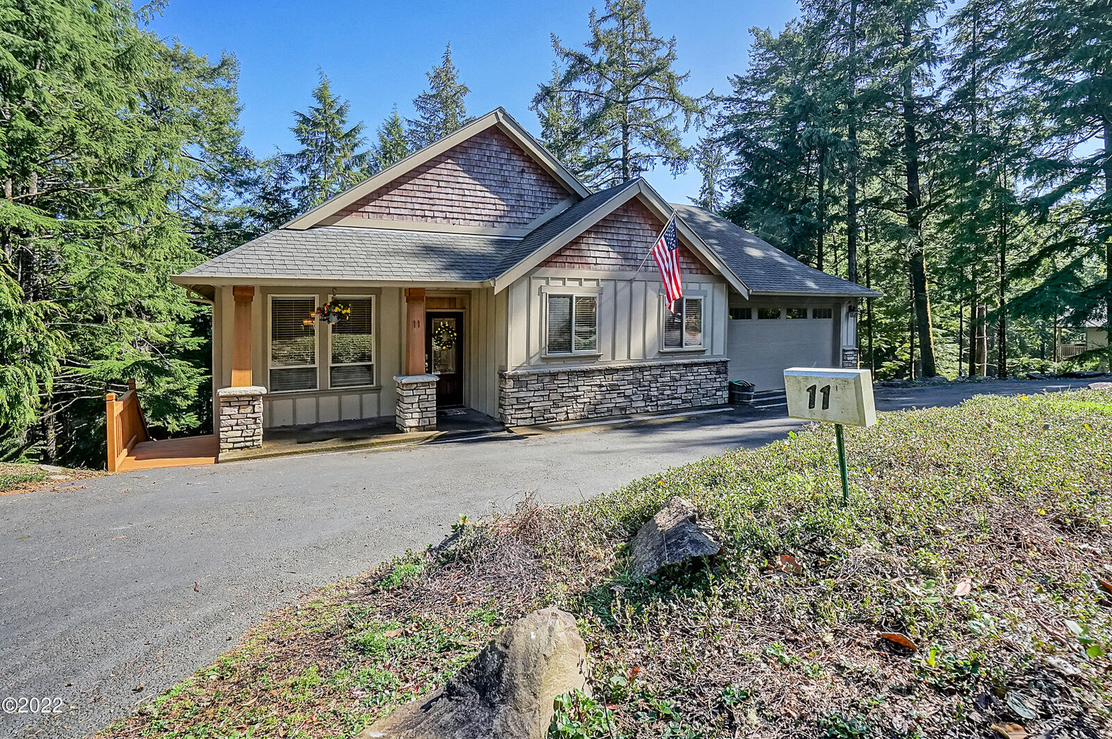 Property Photo: 11 Big Tree Road OR 97388