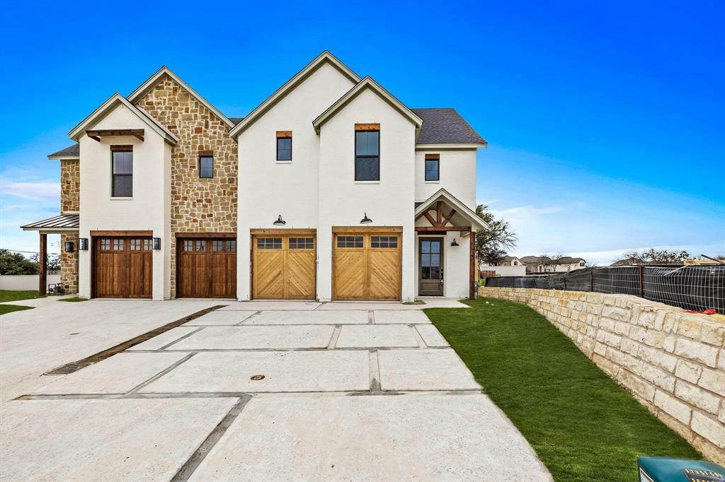 Property Photo: 113 Maddox Place TX 76008