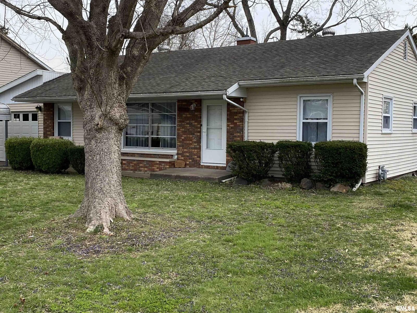 Property Photo: 928 N 24th IL 62966