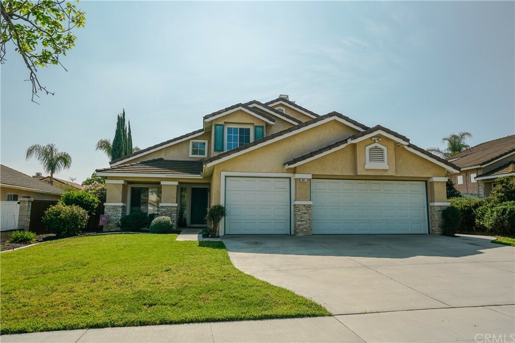 Property Photo:  947 Cheyenne Road  CA 92878 