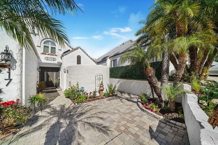 Property Photo:  117 Avenida Mesita 6  CA 92673 