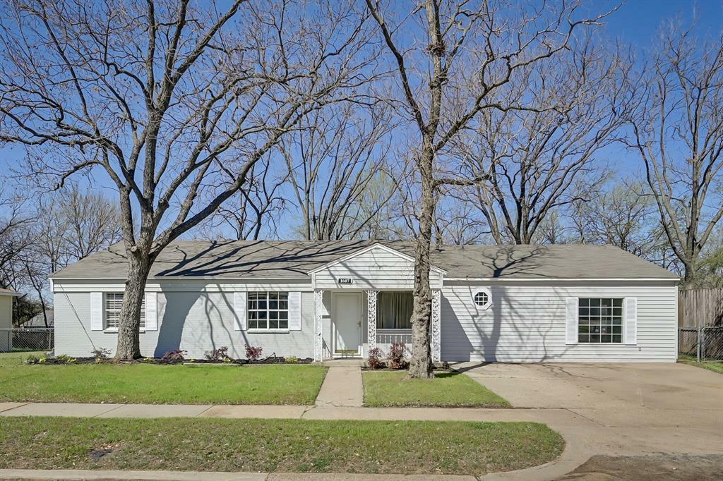 Property Photo:  1607 Hilltop Drive  TX 75060 