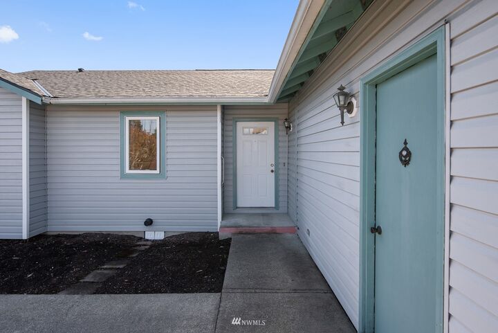 Property Photo:  1905 39th Street  WA 98221 