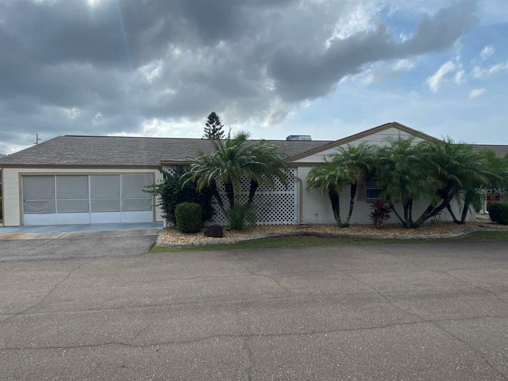 Property Photo:  704 Churchill Place  FL 33573 