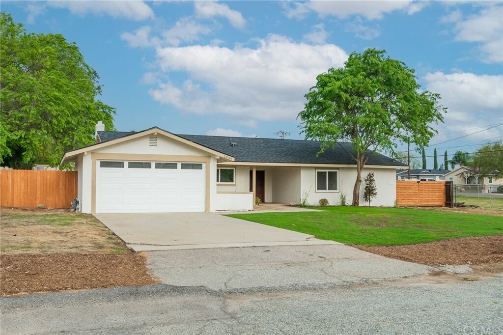 Property Photo: 1039 4th Street CA 92320
