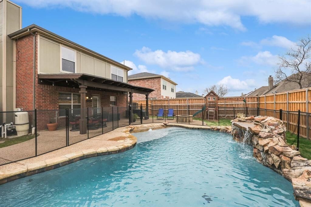Property Photo:  410 Ridge Drive  TX 76247 