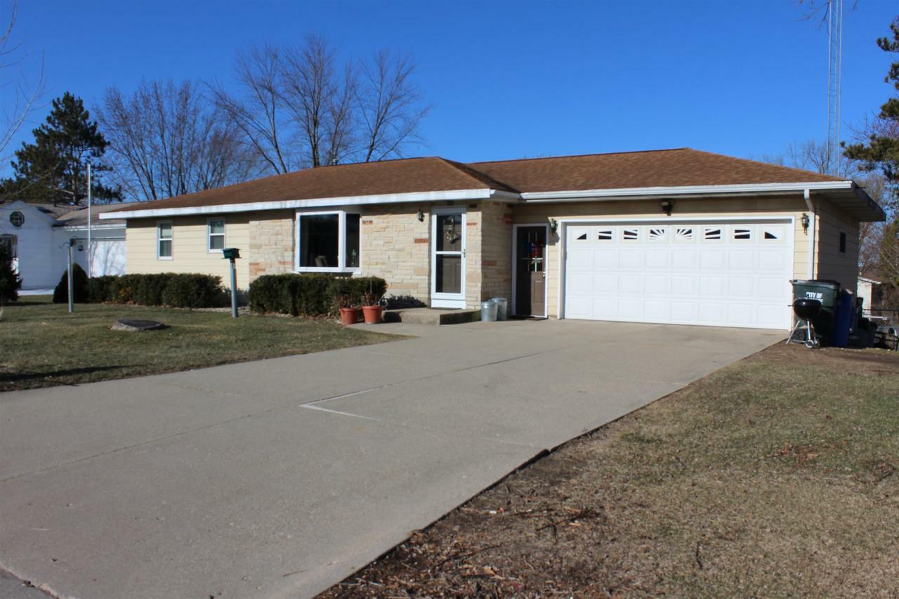 Property Photo:  860 Suellen Ln  WI 53901 