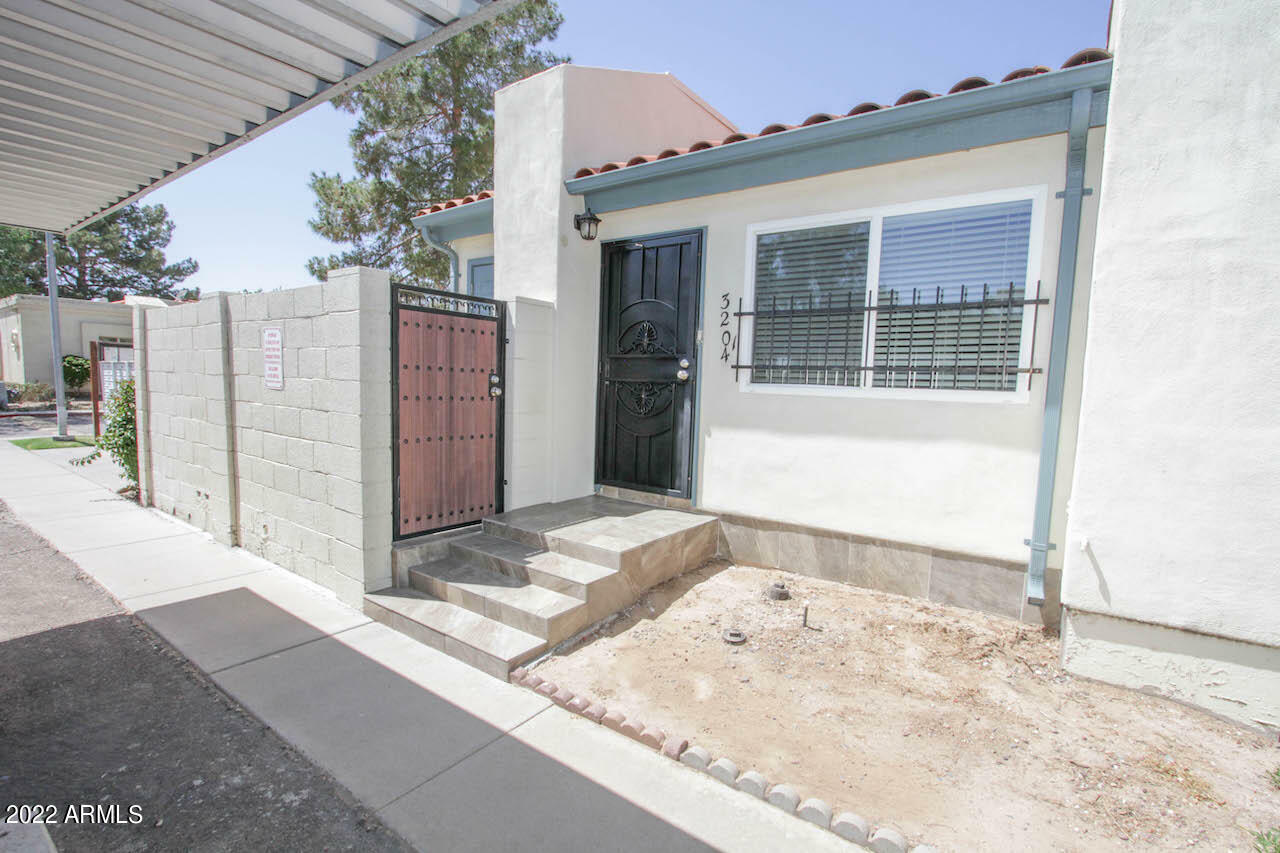 Property Photo:  3204 W Loma Lane 1  AZ 85051 