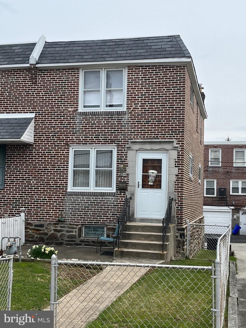 Property Photo: 264 W Wyncliffe Avenue PA 19018