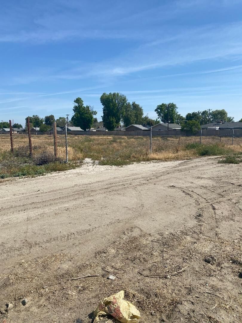 Property Photo:  2650 Patterson Avenue  CA 93212 