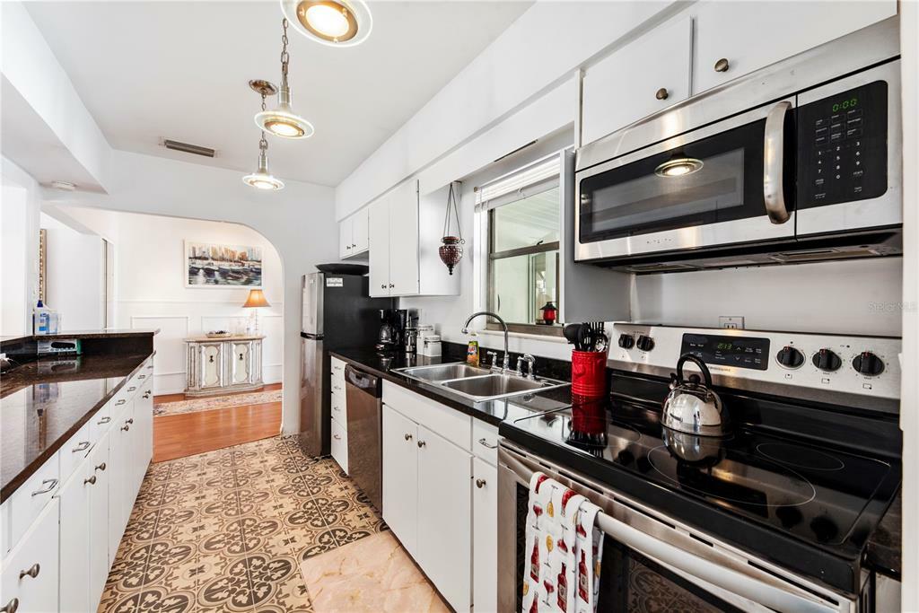 Property Photo:  2601 Valencia Drive  FL 34239 