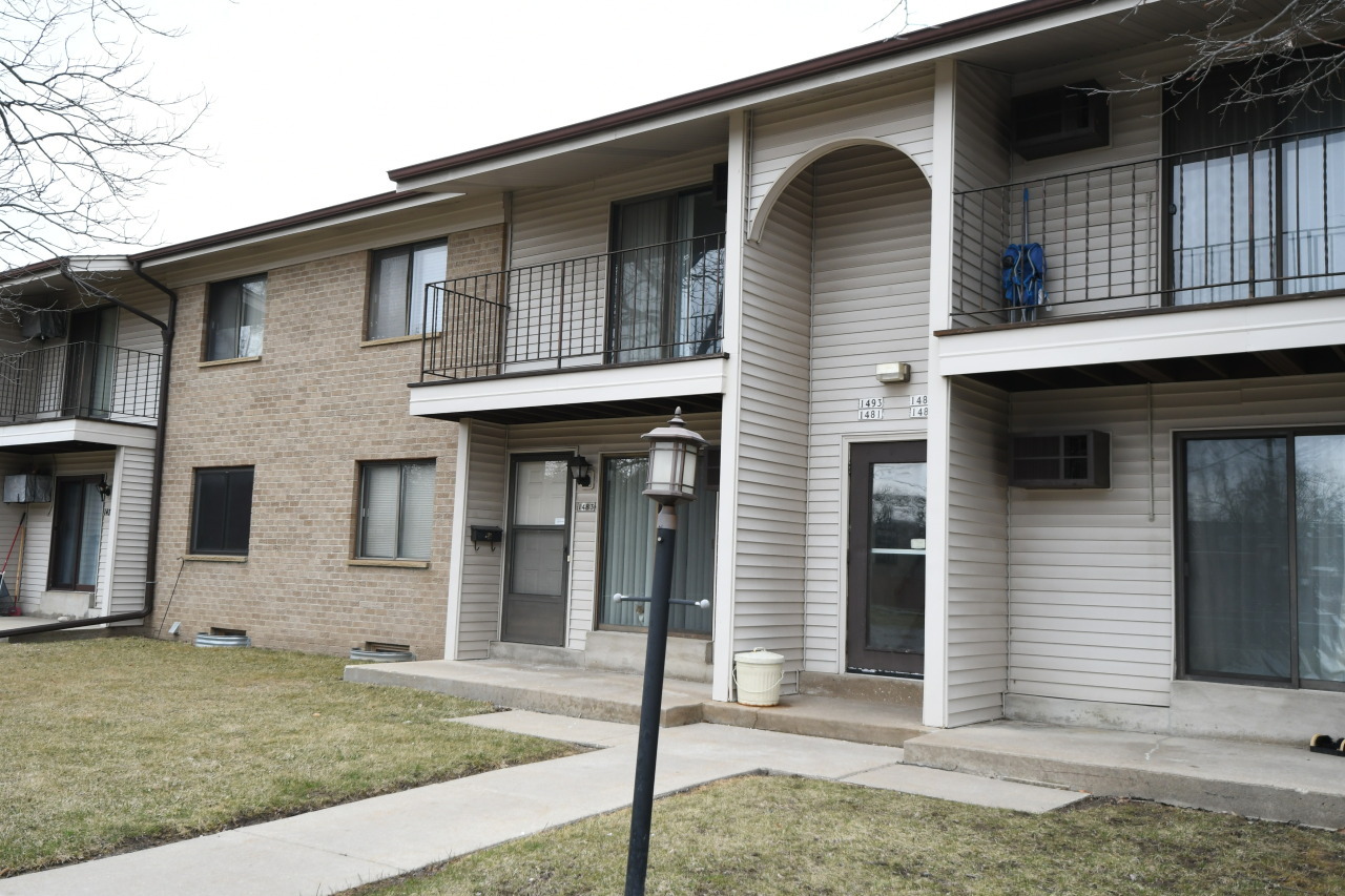 Property Photo: 1481 S Carriage Ln WI 53151