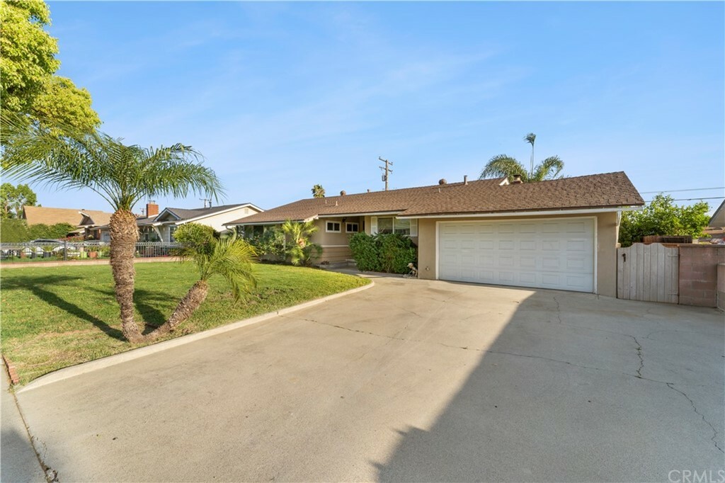 Property Photo:  1333 W D Street  CA 91762 