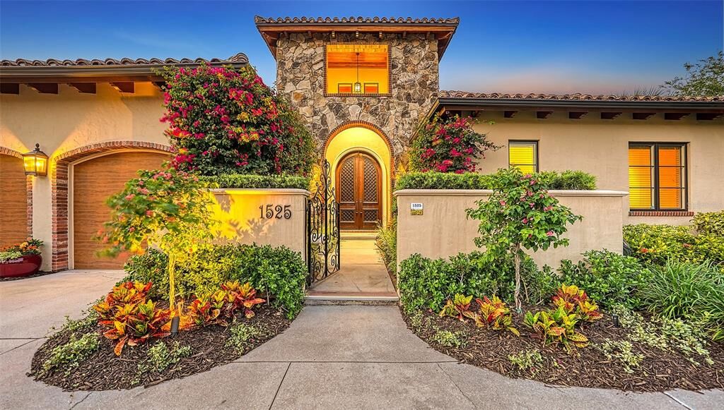 Property Photo: 1525 N Lake Shore Drive FL 34231