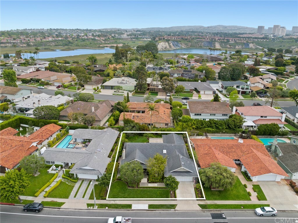 Property Photo: 1418 Santiago Drive CA 92660