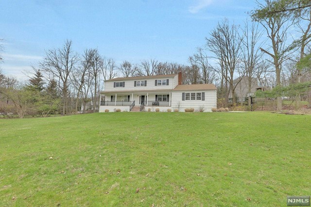 Property Photo:  94 Woodcrest Drive  NJ 07677 