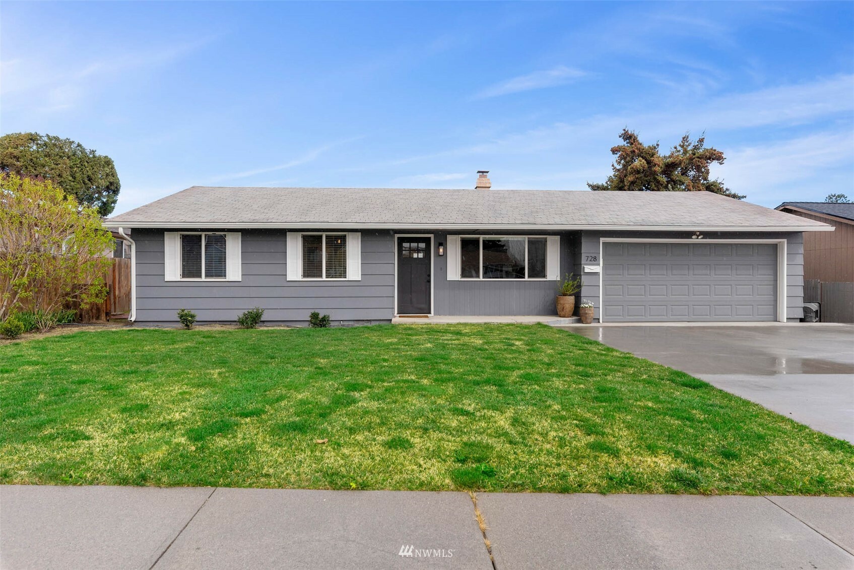 Property Photo: 728 Schons Place WA 98801