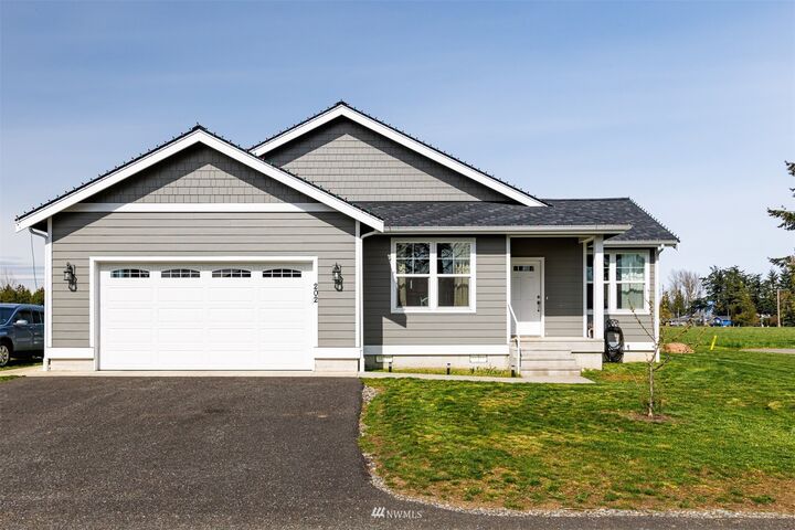 Property Photo:  202 Regent Court  WA 98276 