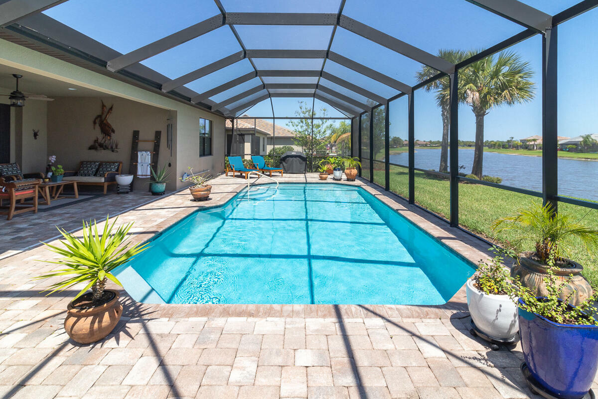 Property Photo:  829 SE Westbury Drive  FL 34984 