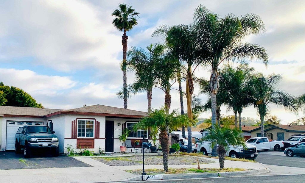 Property Photo:  4527 Avenida Calafia  CA 92057 