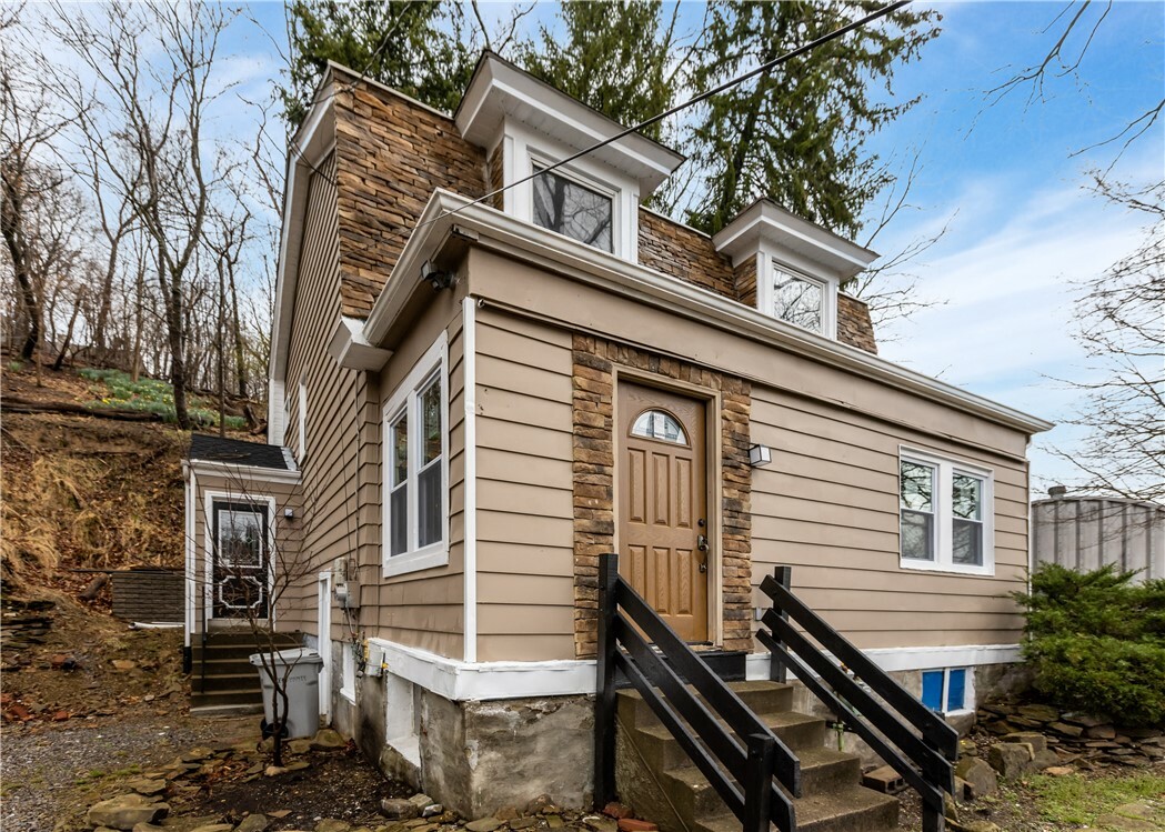 Property Photo:  1636 Evergreen Ave  PA 15209 