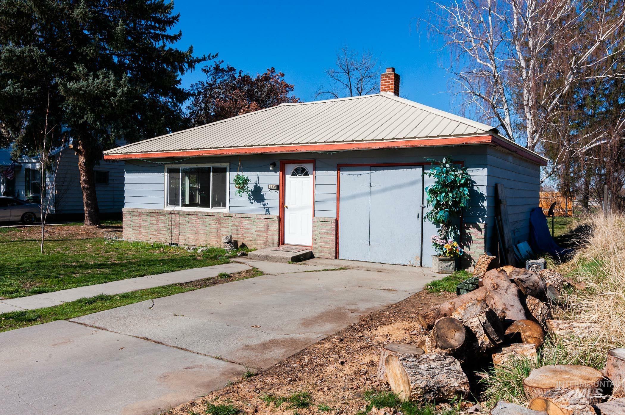 Property Photo:  423 Maple Ave  ID 83617 