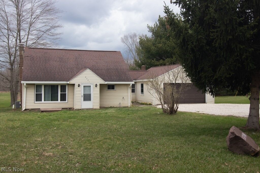 Property Photo:  2621 Ranfield Road  OH 44260 