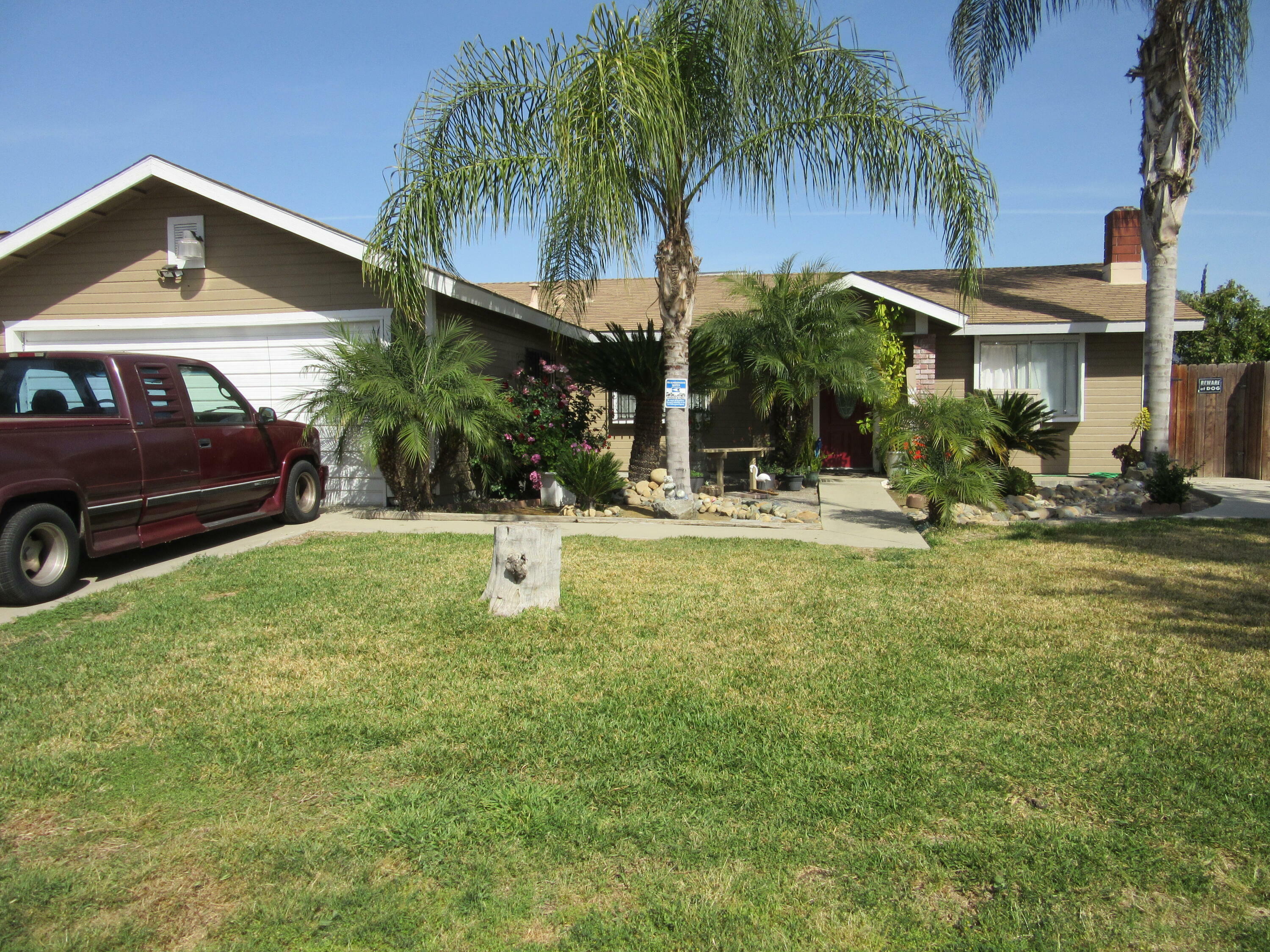 Property Photo:  1812 N Hall Court  CA 93291 