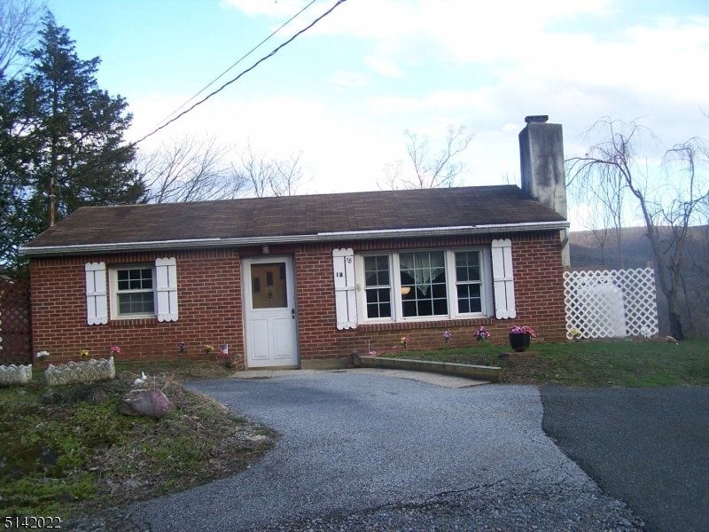 Property Photo:  18 Evergreen Trl  NJ 07462 