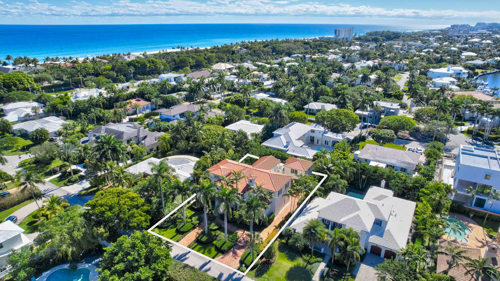 Property Photo: 1018 Bauhinia Road FL 33483