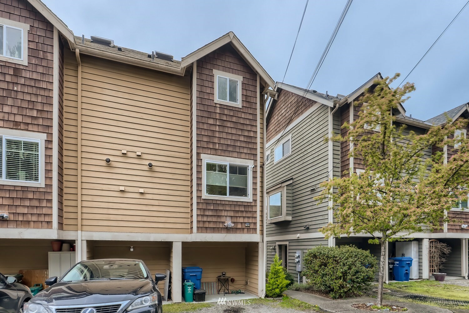Property Photo: 7114 California Avenue SW C WA 98136