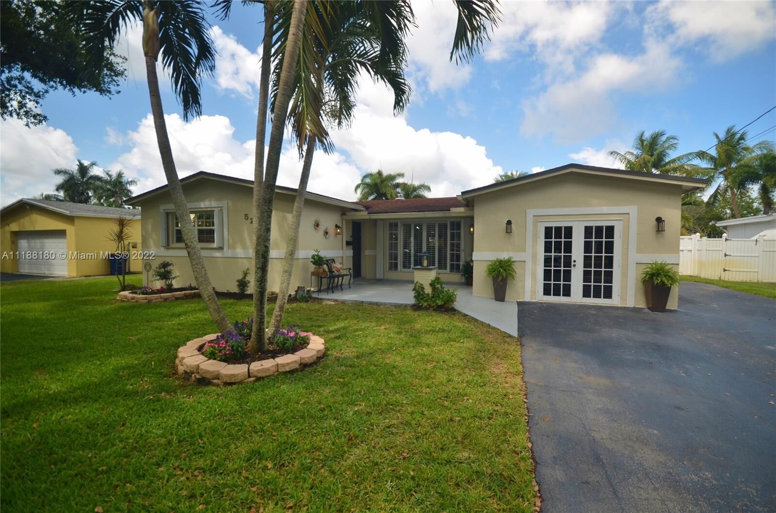 Property Photo: 5209 SW 91st Ter FL 33328