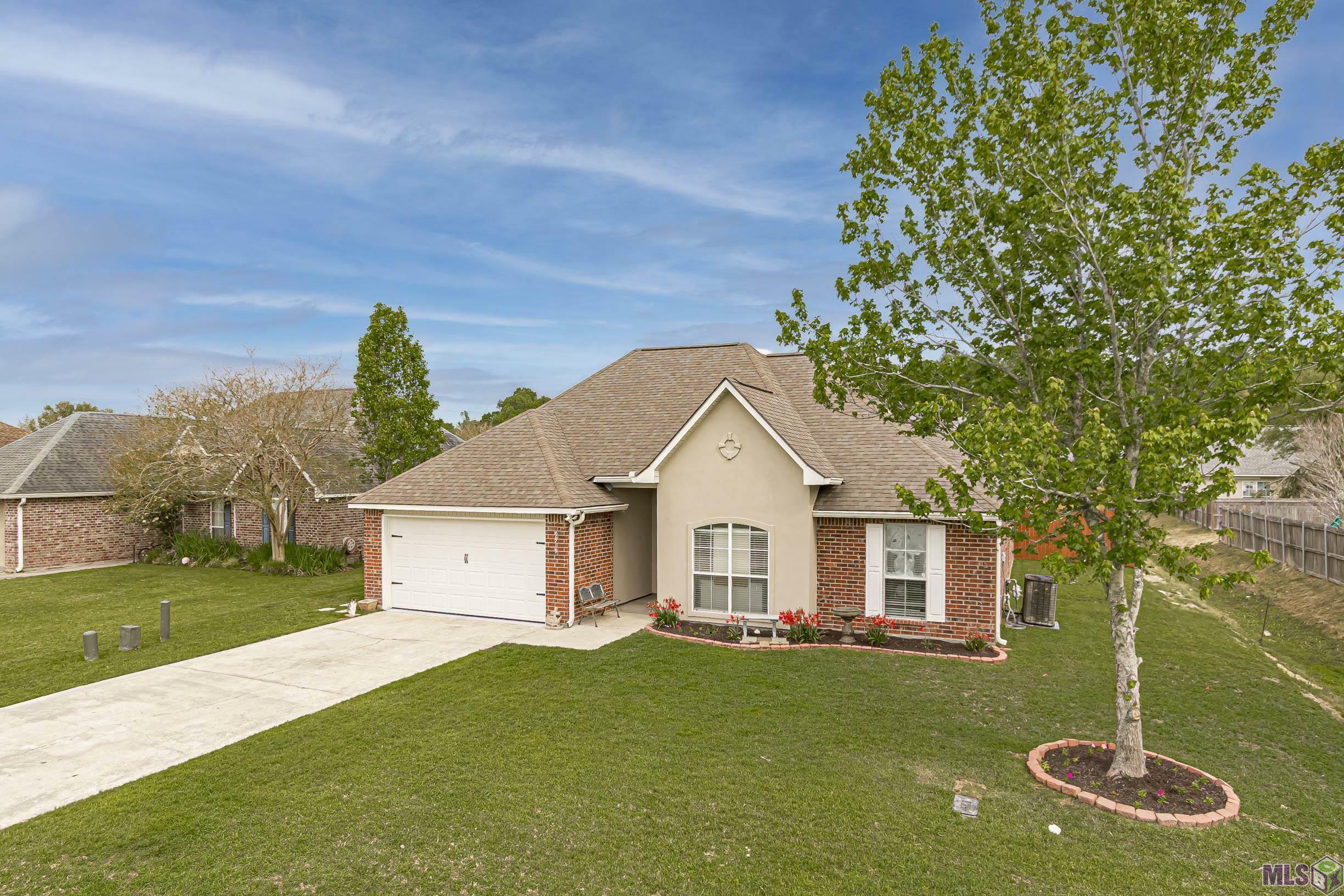 Property Photo: 9919 Asheville Dr LA 70706