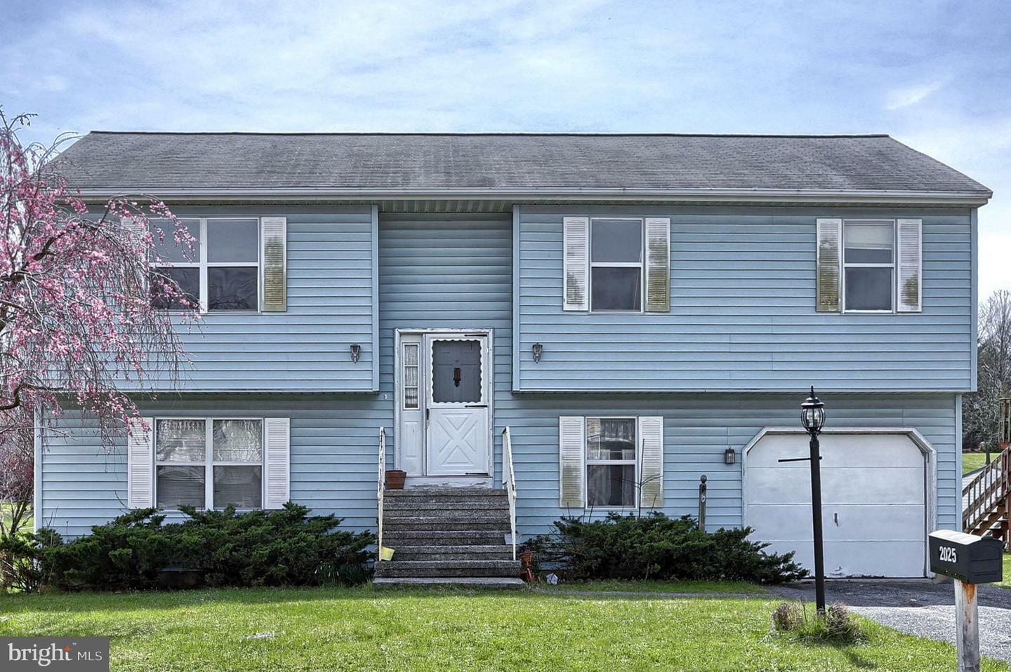 Property Photo:  2025 Mount Vernon Circle  PA 17110 