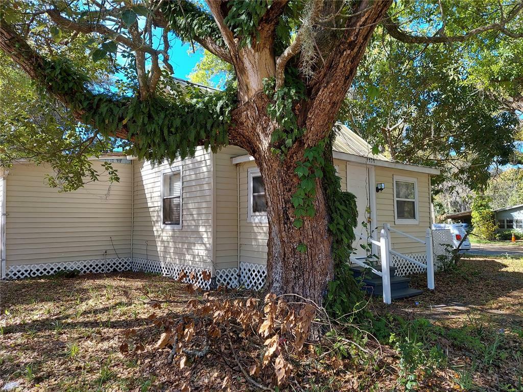 Property Photo:  1101 E 7th Street  FL 32771 