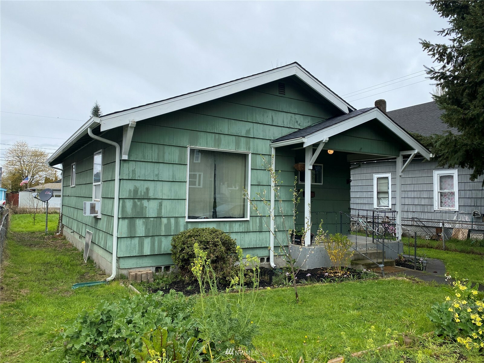 Property Photo:  293 24th Avenue  WA 98632 