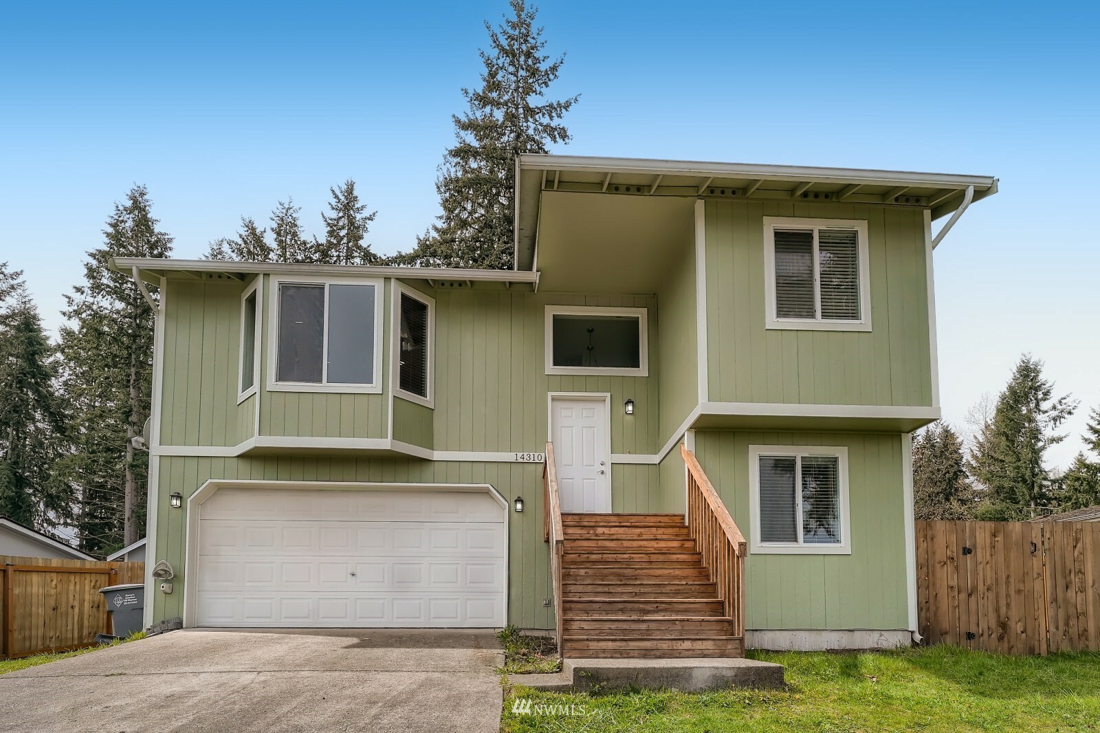 Property Photo:  14310 Greenbelt Drive E  WA 98391 