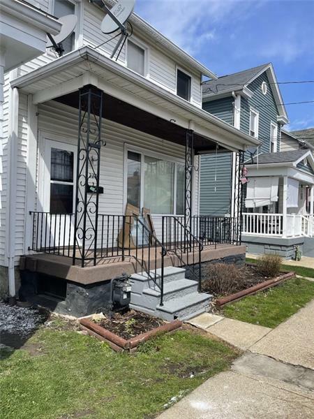 Property Photo:  220 Loyalhanna Ave  PA 15650 