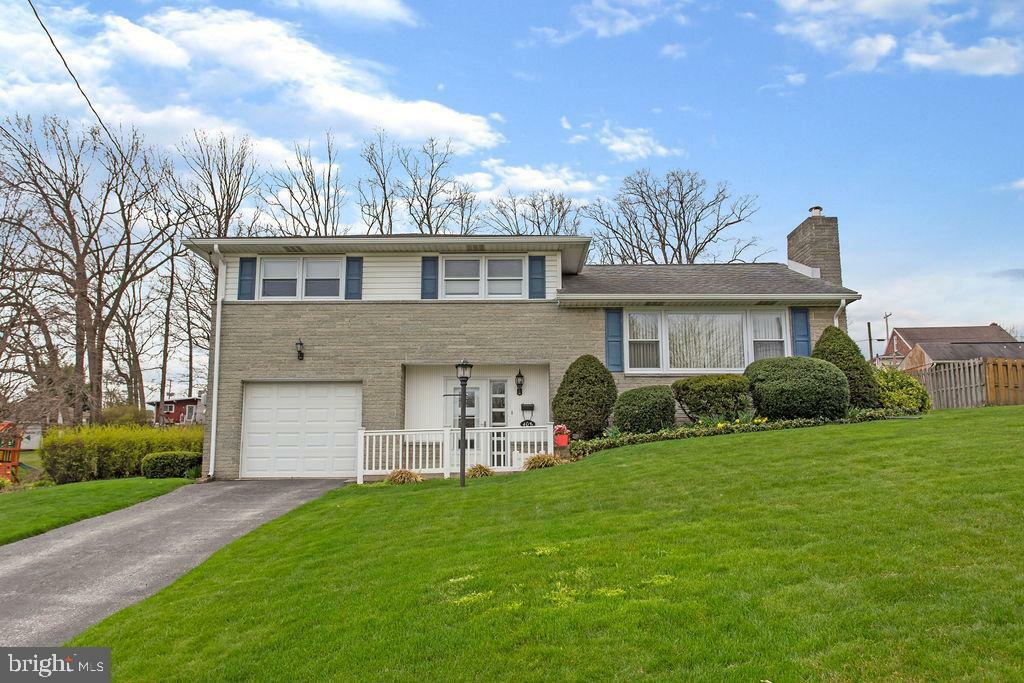 Property Photo:  408 Holly Drive  PA 17356 