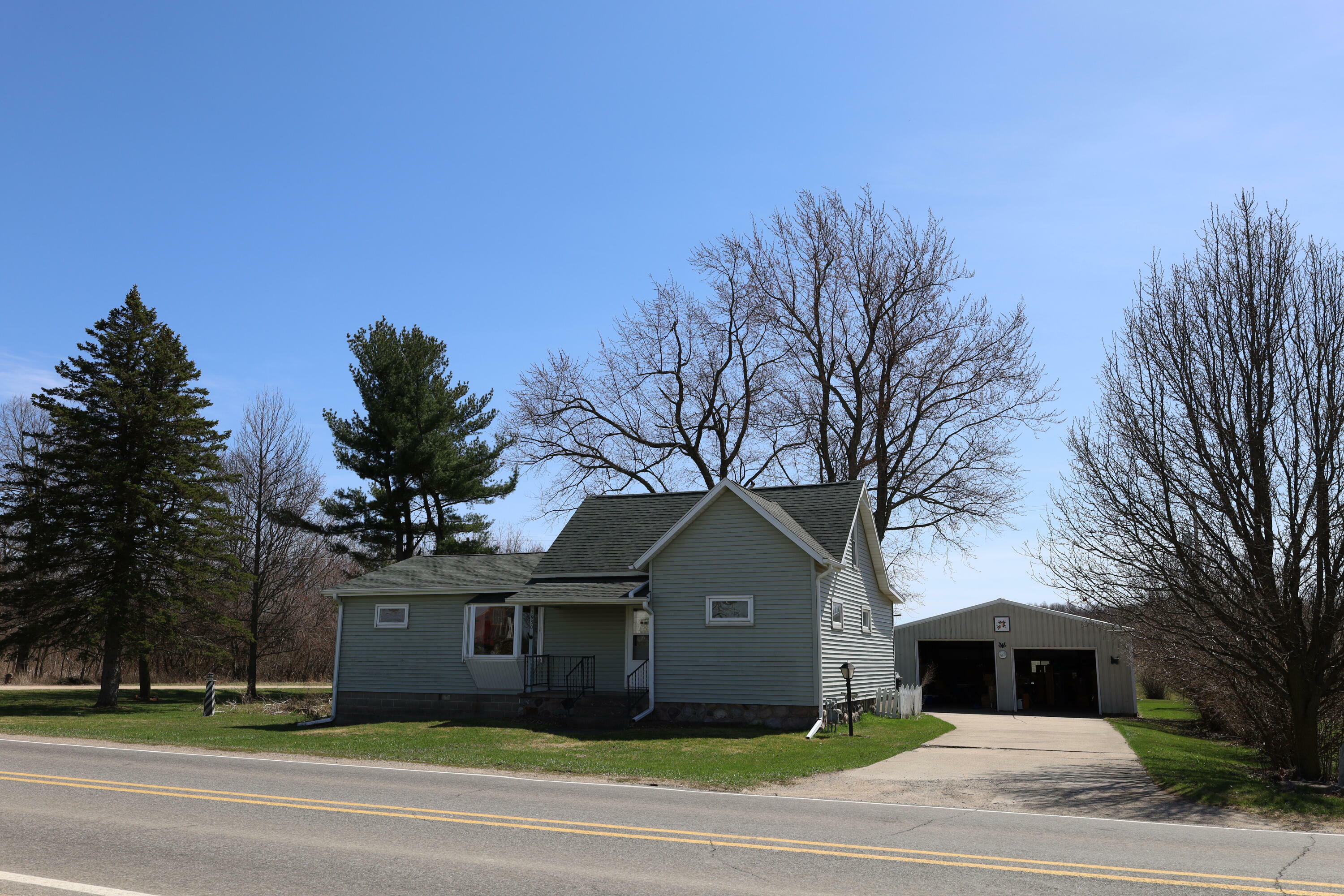 1950 E Dowling Road  Hastings MI 49058 photo