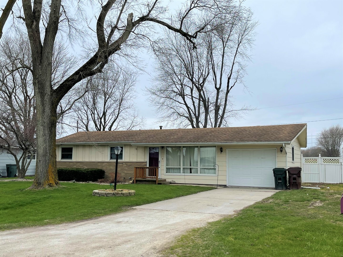 Property Photo:  80 N Lynn Court  IL 60901 